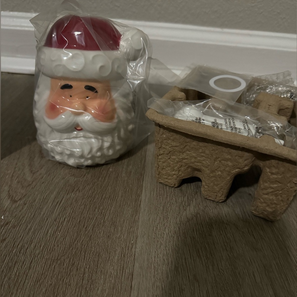 Scentsy Saint Nick Mini Warmer NWT